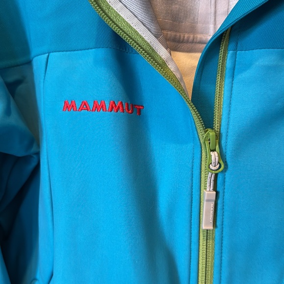Women’s Mammut soft shell ￼
Beautiful colors - Picture 4 of 6
